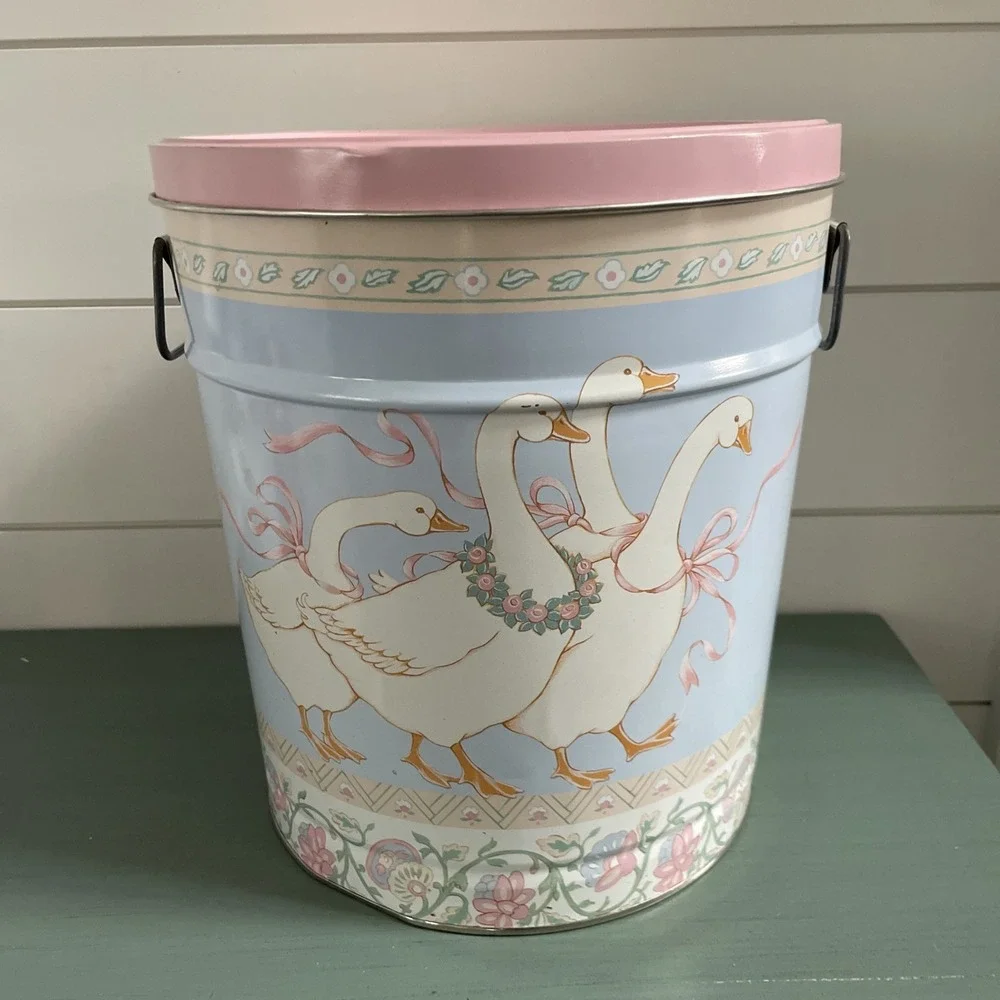 VTG  80s/90s Mother Goose Duck Metal Trash Can Bin Tin With Lid Handles Cottage